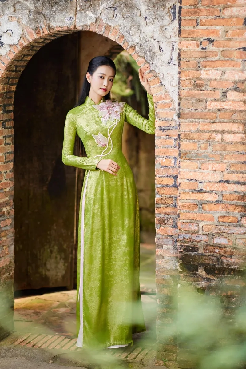 Bùi Khánh Linh cao mét mấy mà vóc dáng chuẩn đến từng centimet