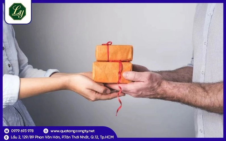 Caption Khi Được Tặng Quà: Tuyển Tập Status Hay, Dễ Thương và Ý Nghĩa 2026