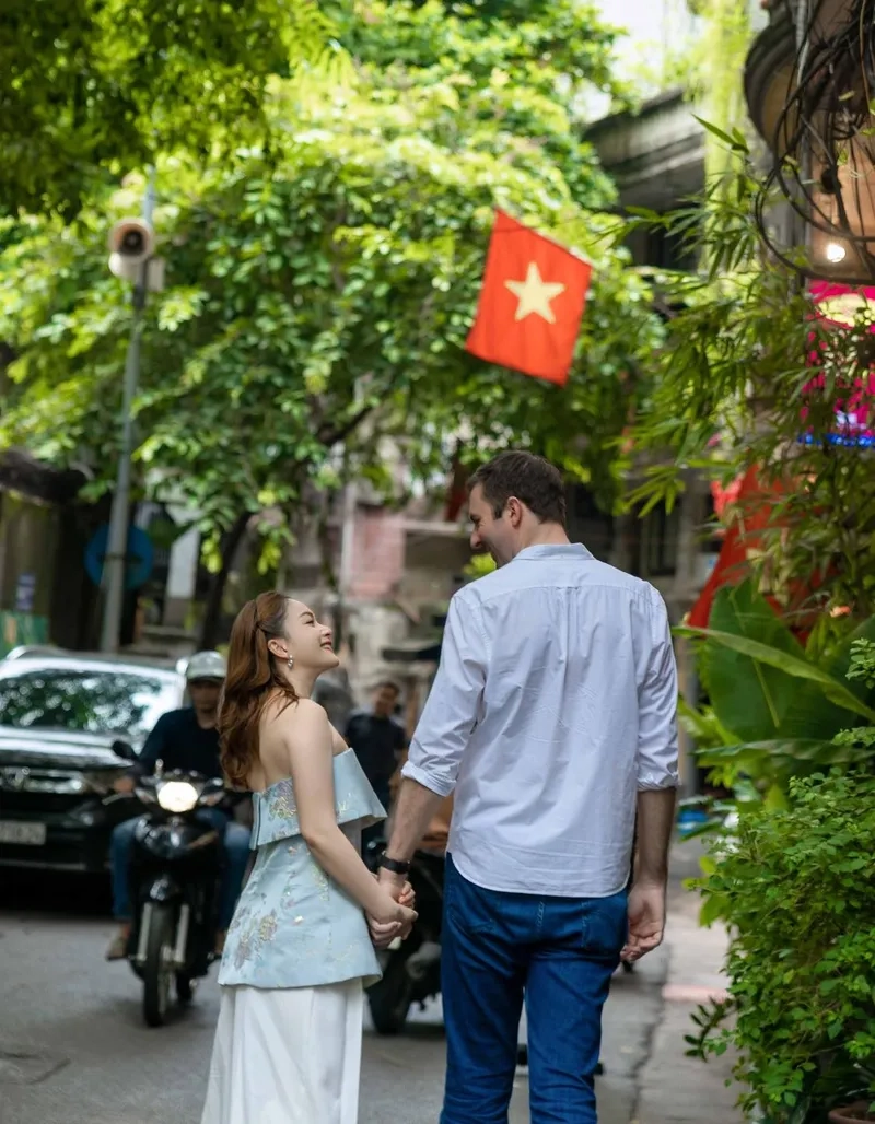 Cuộc sống của Lan Phương và chồng có gì đặc biệt