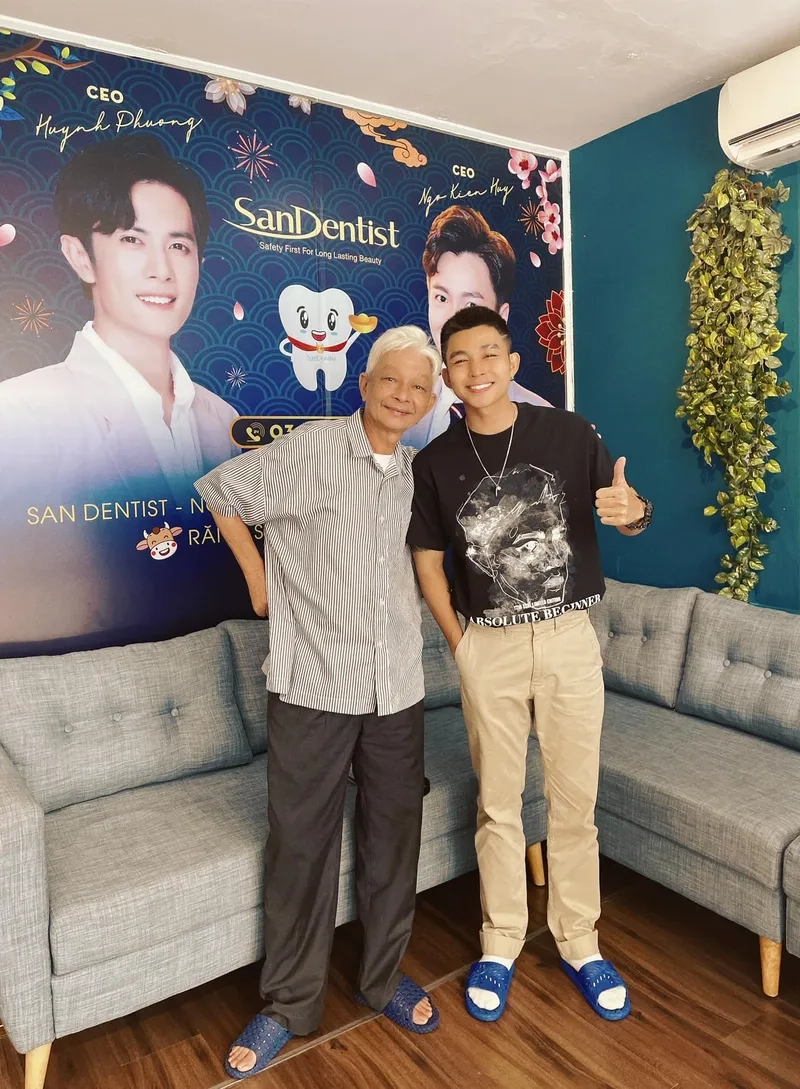 Hình ảnh đau buồn trong đám tang bố jun phạm khiến fan xót xa