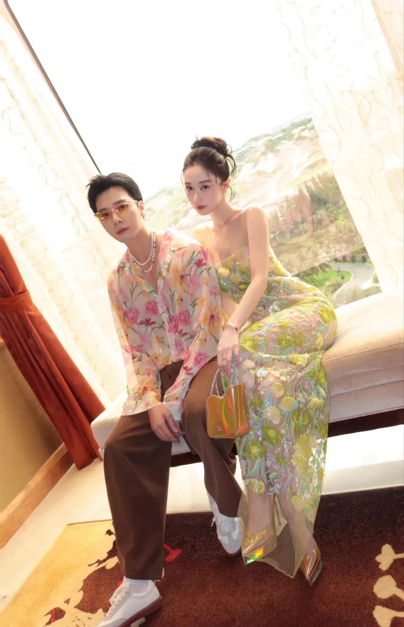 Loạt khoảnh khắc thân mật của Jun Vũ Hải Nam gây chú ý