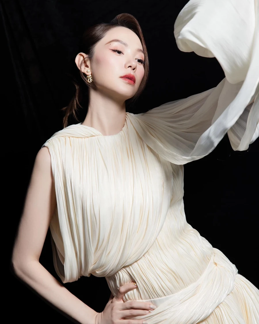 Mỗi lần ca sĩ Minh Hằng hát, khán giả đều được chìm đắm trong những giai điệu ngọt ngào, sâu lắng.