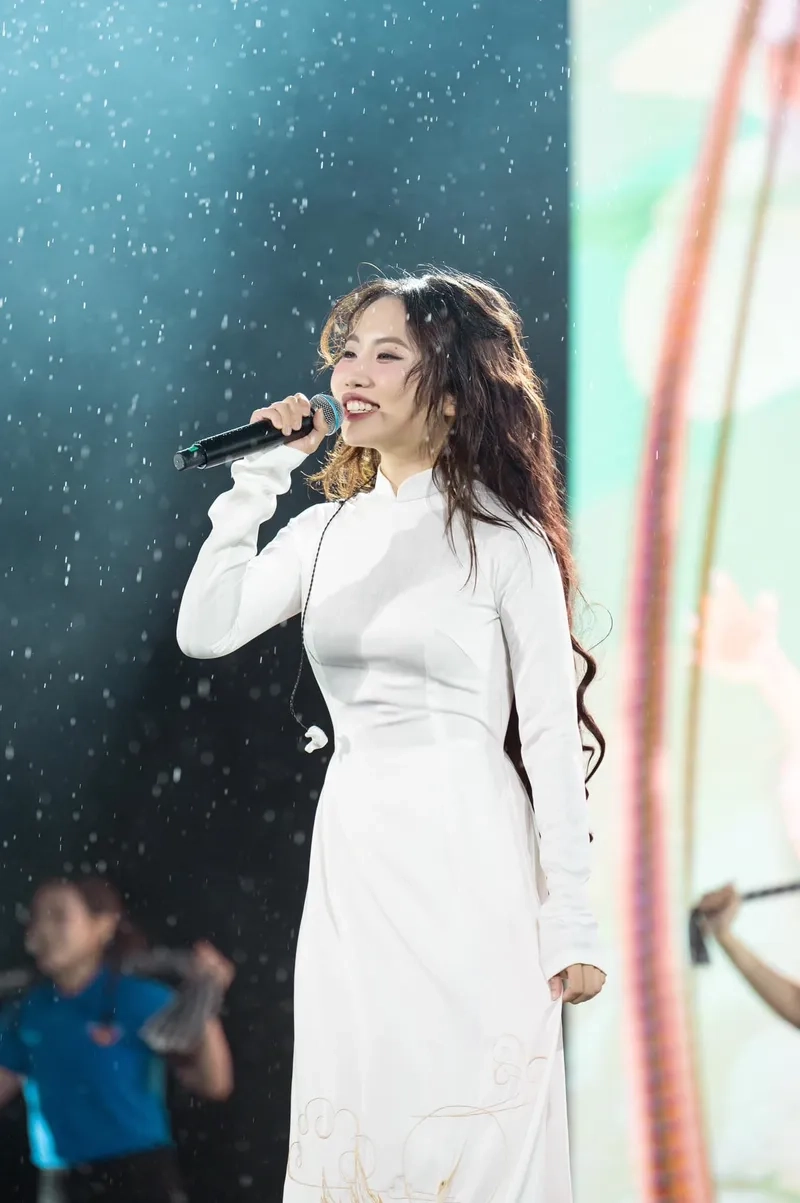Phương Mỹ Chi sinh năm bao nhiêu mà tài năng đã vượt trội từ nhỏ