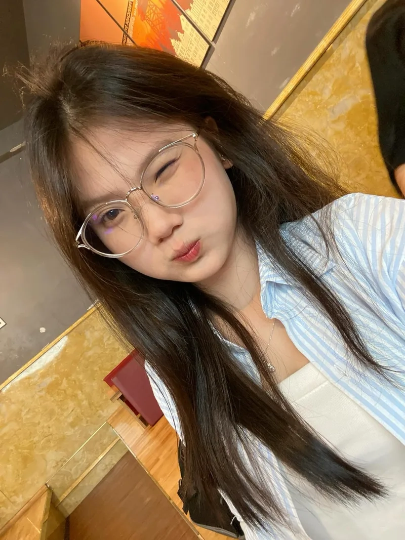 Say đắm ánh nhìn trong ảnh gái xinh 2001