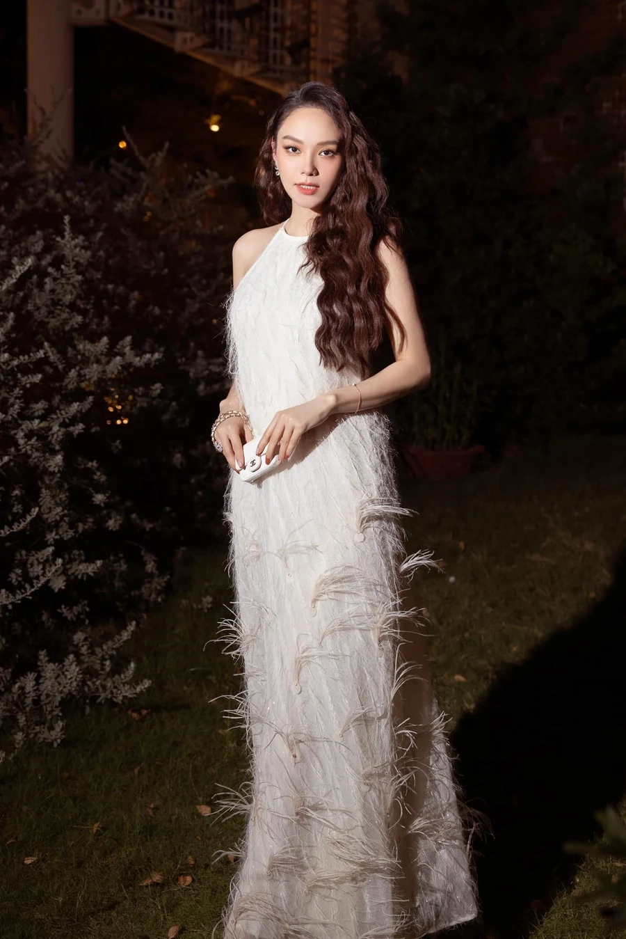 Tất cả người hâm mộ đều háo hức với những thông tin về đám cưới của Minh Hằng.