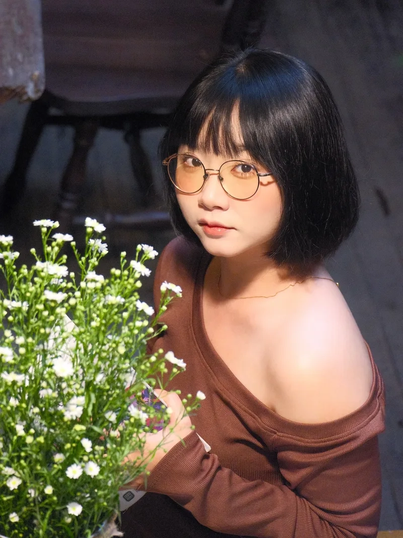 Thêm nổi bật cho avatar với Con gái cute